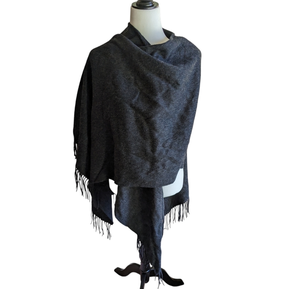- Portolano Women's Cape/Shawl/Ruana. Black Wool-blend . One size. EUC